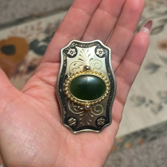 Vintage Western Etched Silvertone Goldtone Green Stone Jade? Belt Buckle 1970s? - Picture 6 of 7